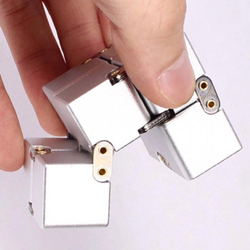 Anti-stress toy helps concentration – Infinity fidget cube