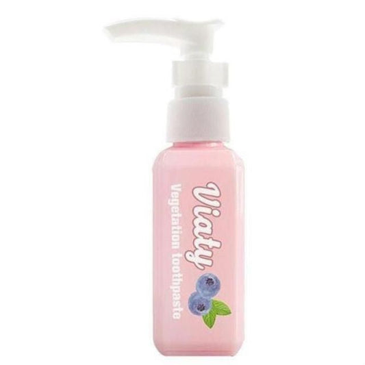 Natural whitening toothpaste with blueberries and bicarbonate