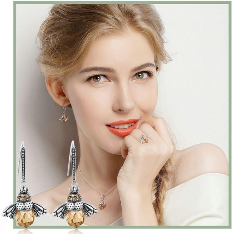 “Queen bee” earrings