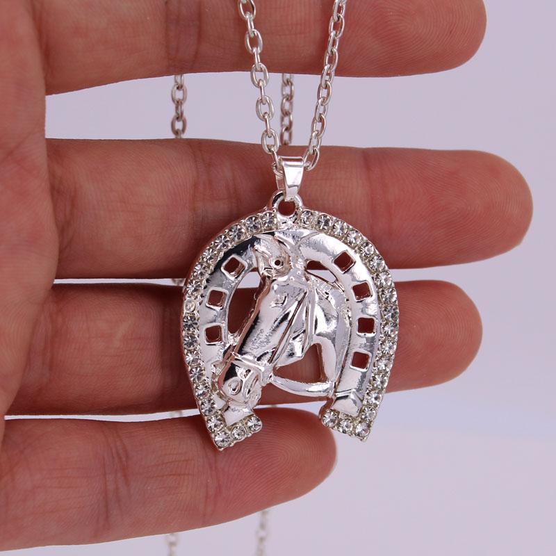 Horseshoe necklace