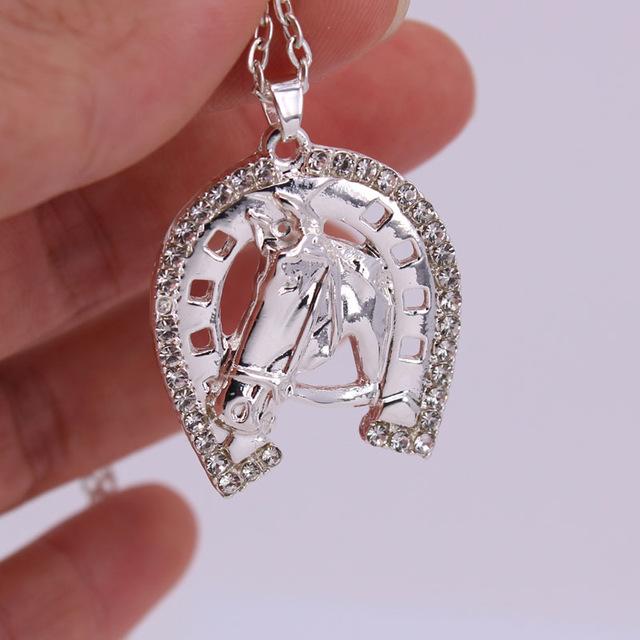 Horseshoe necklace