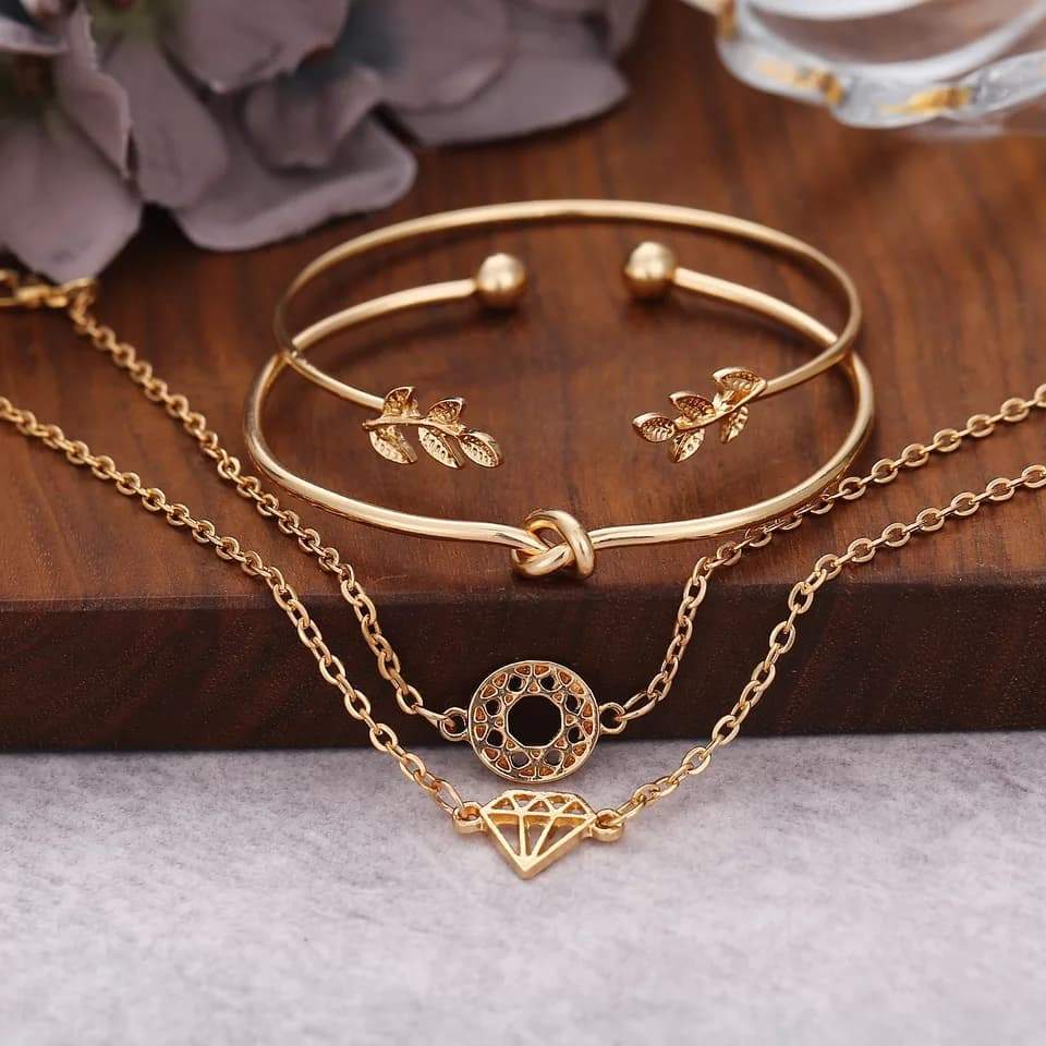 Set of trendy bracelets (set of 4)