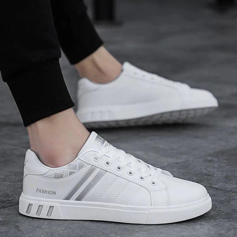 Men’s tennis sneakers