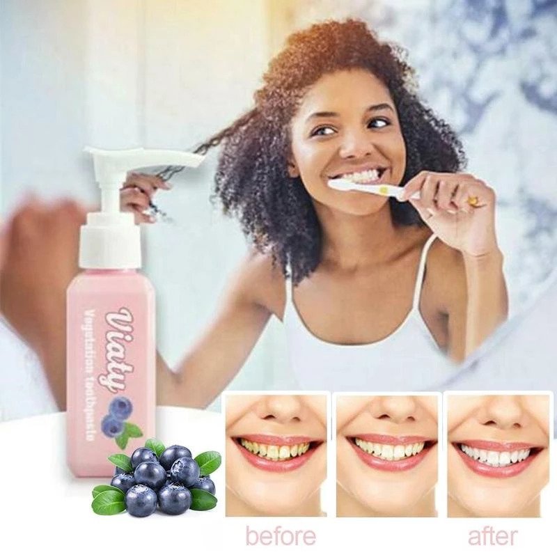 Natural whitening toothpaste with blueberries and bicarbonate