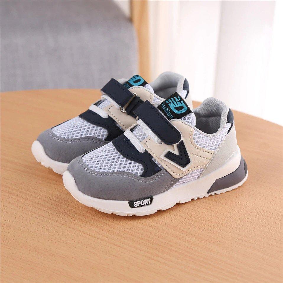 Non-slip baby sneakers