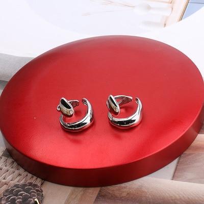 Hooping Ear Cuff