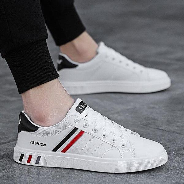 Men’s tennis sneakers